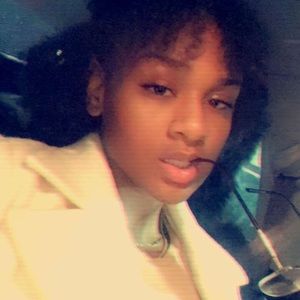 Meet your Posher, Mikiera